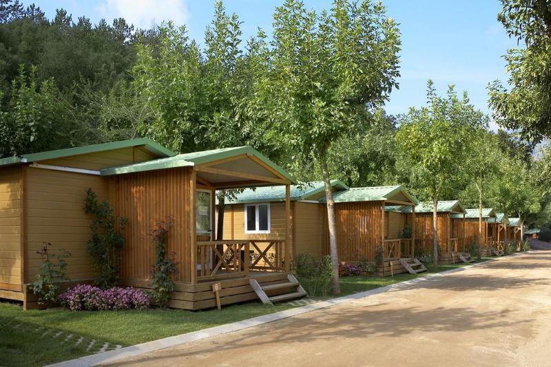 Bassegoda Park Albanya Екстер'єр фото
